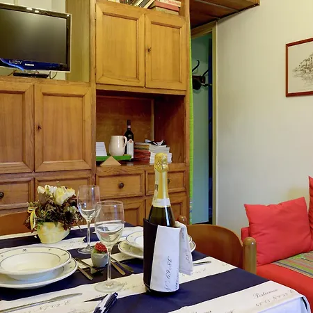 Enticing In With Balcony Lake Views Stresa