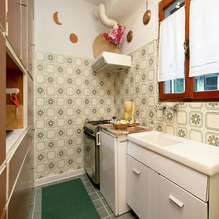 Enticing In With Balcony Lake Views Holiday home *