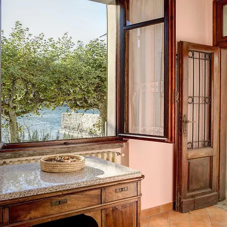 Holiday home Enticing In With Balcony Lake Views *